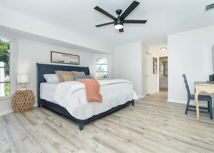 Beautiful Spacious Home! Close To Beaches - Heated Private Pool