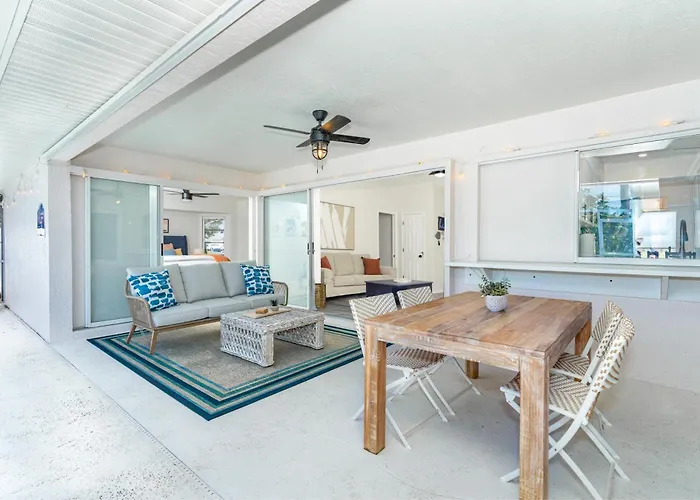 Beautiful Spacious Home! Close To Beaches - Heated Private Pool
