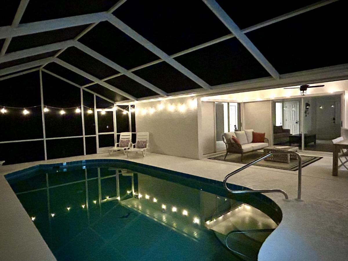 Holiday home Beautiful Spacious Home! Close To Beaches - Heated Private Pool