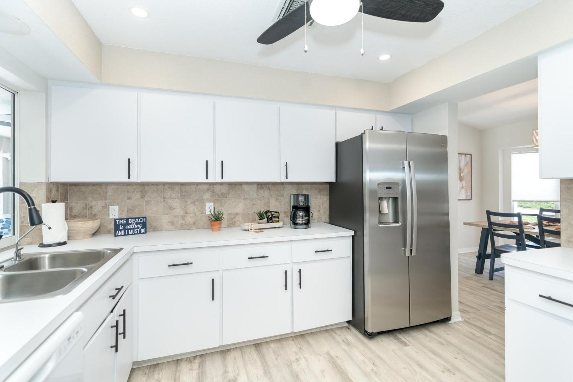 Beautiful Spacious Home! Close To Beaches - Heated Private Pool