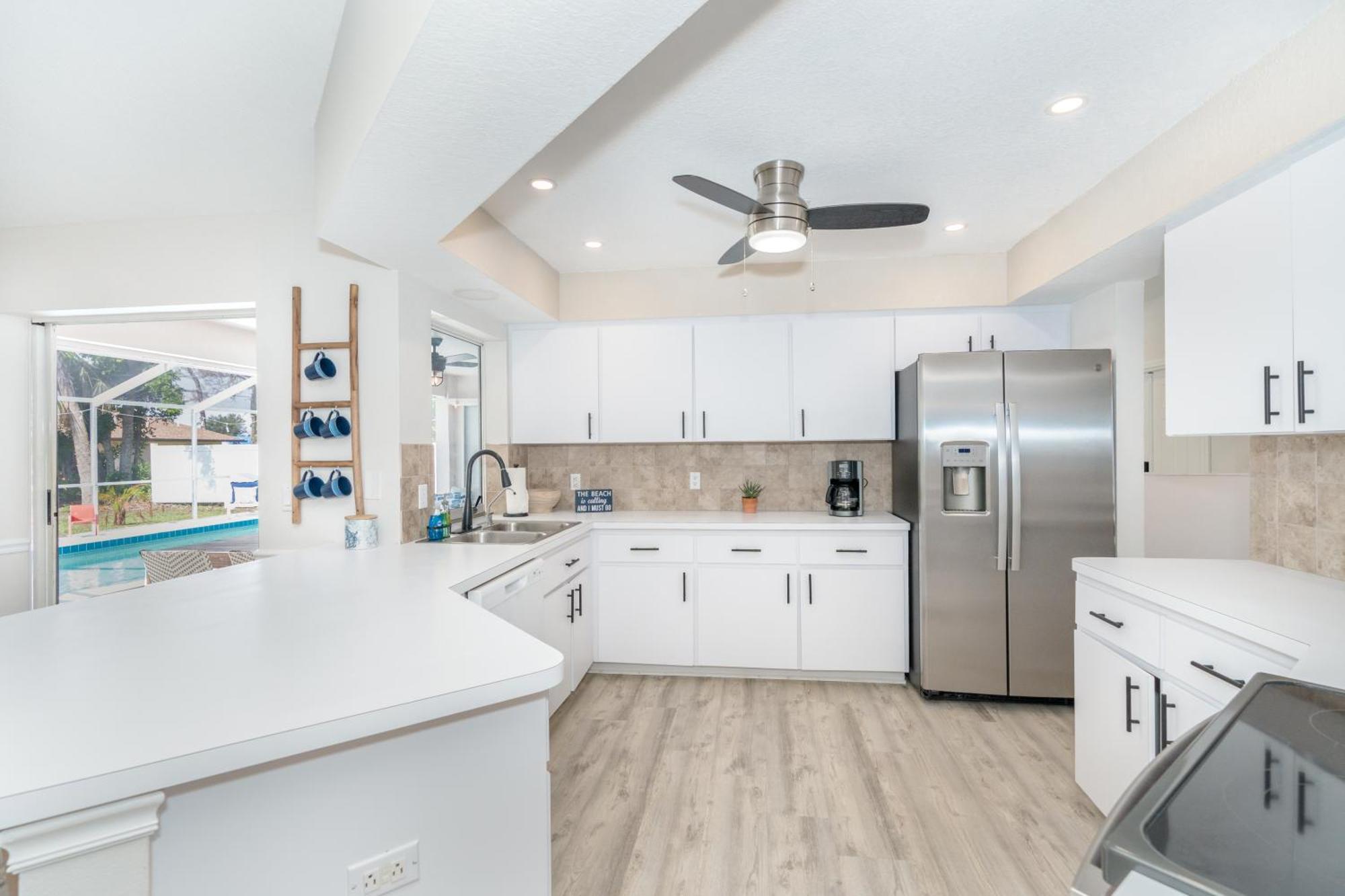 Holiday home Beautiful Spacious Home! Close To Beaches - Heated Private Pool *