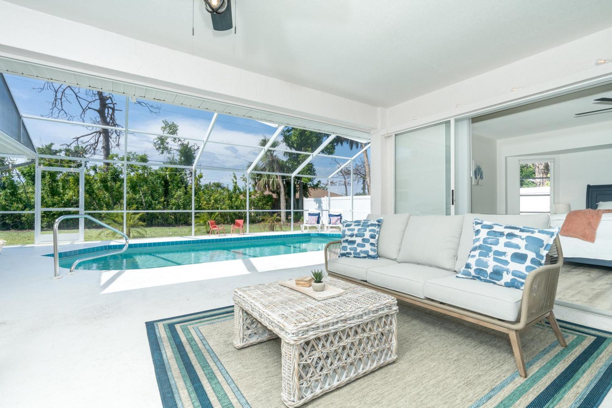 Beautiful Spacious Home! Close To Beaches - Heated Private Pool Holiday home