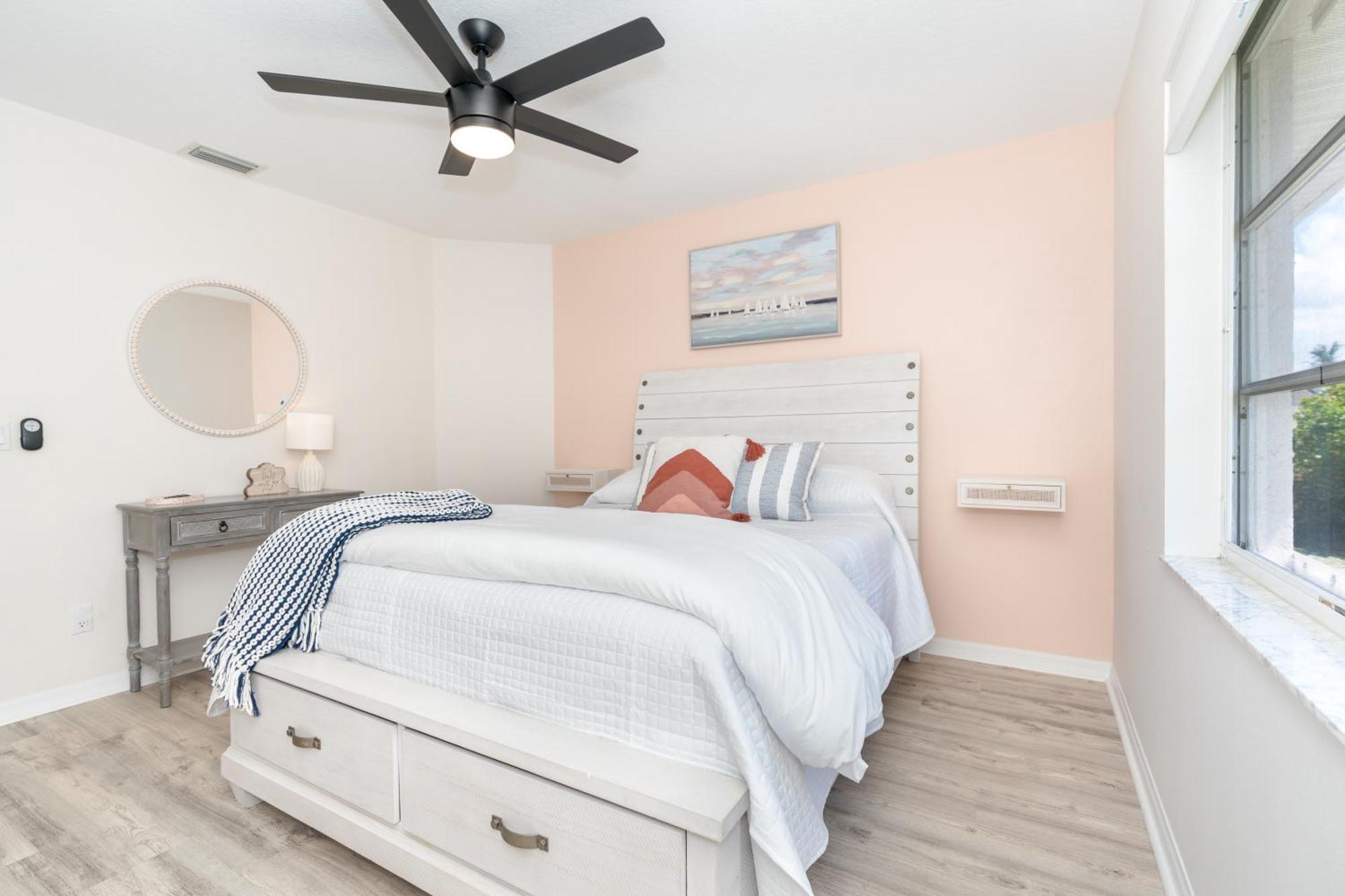 Holiday home Beautiful Spacious Home! Close To Beaches - Heated Private Pool
