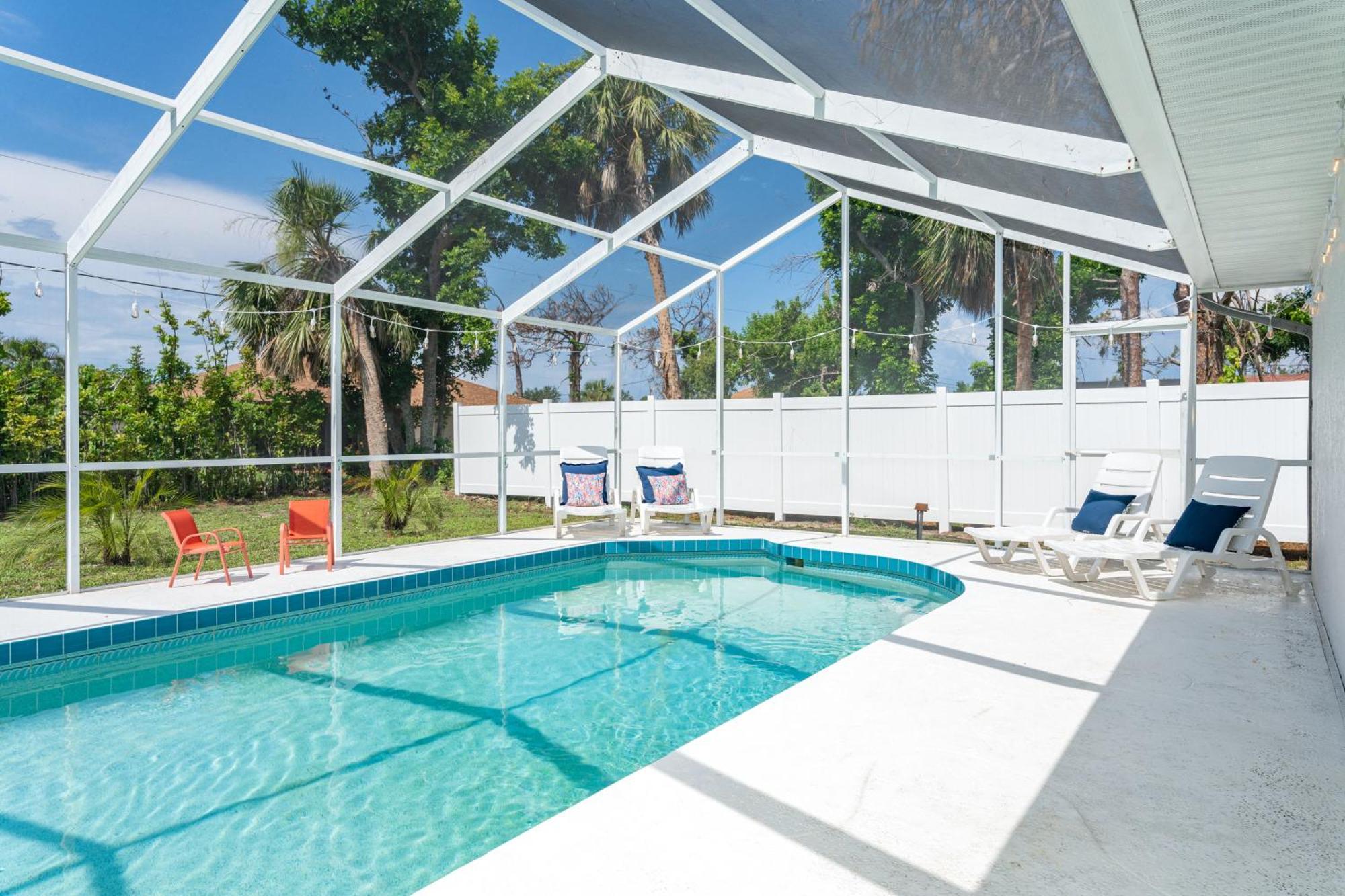 Beautiful Spacious Home! Close To Beaches - Heated Private Pool Holiday home