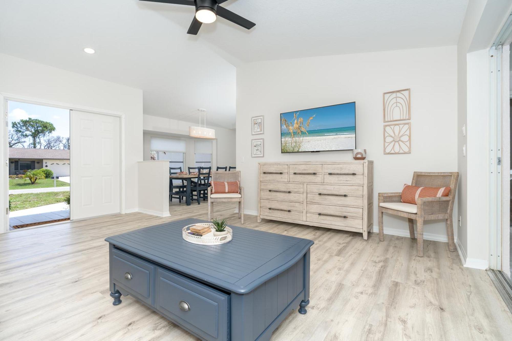 Beautiful Spacious Home! Close To Beaches - Heated Private Pool *